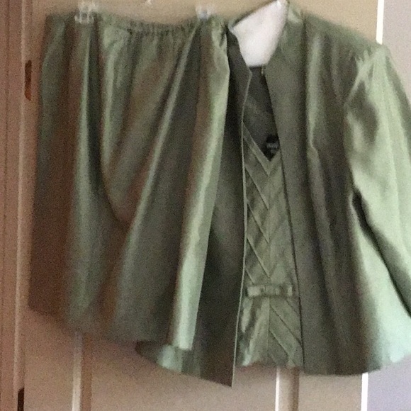 Womens 3 piece suit. - Picture 4 of 4